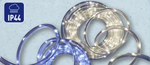 Wąż świetlny LED za 19,99 zł. Zwinięte świetlne węże LED w dwóch kolorach: chłodnym białym i niebieskim, obok oznaczenia wodoodporności IP44.