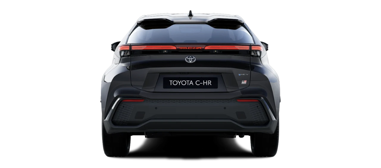 Czarny samochód Toyota C-HR widziany od tyłu z wyraźnie zaznaczonymi światłami LED i sportowym zderzakiem, pośrodku umieszczona nazwa modelu.