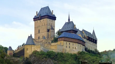 Zamek Karlsztejn - popularny zamek niedaleko Pragi
