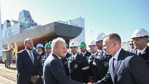 - Polski przemysł stoczniowy to jest powód do dumy. Będziemy morską potęgą - powiedział premier Donald Tusk przed uroczystością chrztu i wodowania fregaty ORP "Wicher"