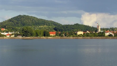 Wikimedia Commons/ Jezioro Bielawskie przyciąga turystów od lat