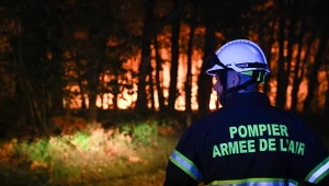 Płonące lasy sosnowe w Landes we Francji