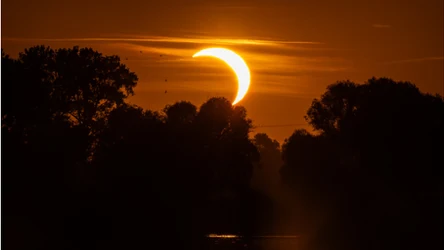 Częściowe zaćmienie Słońca sfotografowane w Objezierzu w Wielkopolsce 12.08.2026