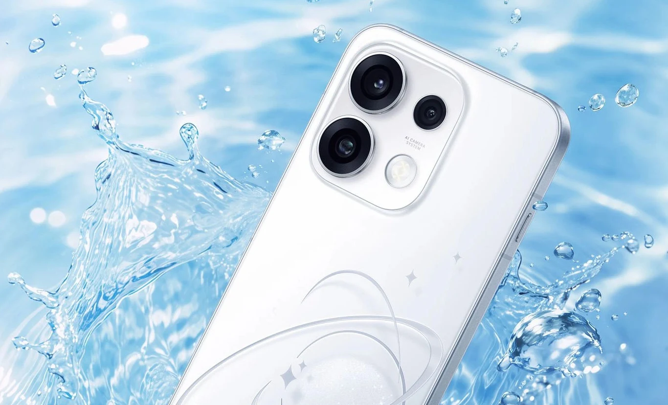 Premiera Oppo Reno 16, 16 Pro, 16 F i 16 FS 5G w Polsce. Znamy ceny. Biały smartfon Oppo Reno 16 z trzema aparatami, częściowo zanurzony w wodzie z rozpryskami.