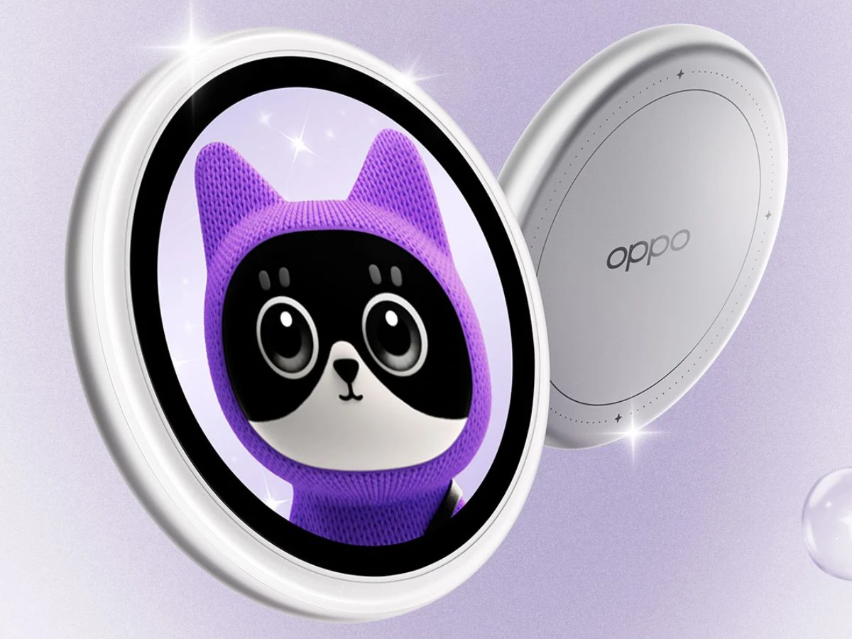 Tag Oppo Bubble. Fioletowa maskotka kota z dużymi czarnymi oczami odbija się w okrągłym lustrze z białą ramką, obok znajduje się okrągłe urządzenie z logo Oppo.