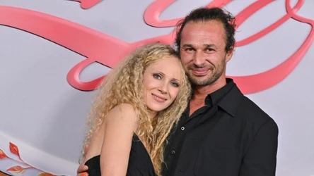  Juno Temple i Michał Szymański