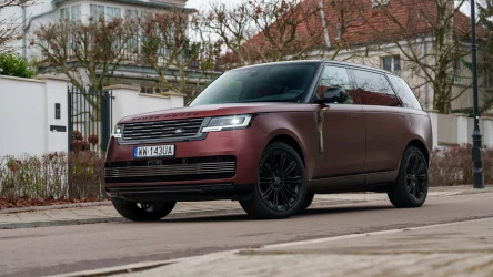 Range Rover SV waży 2,8 tony, a rozpędza się do setki w 4,6 sekundy.