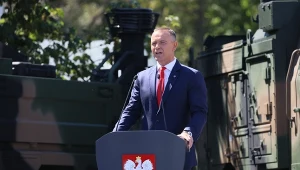 Karol Nawrocki podczas przemówienia w trakcie defilady w Warszawie