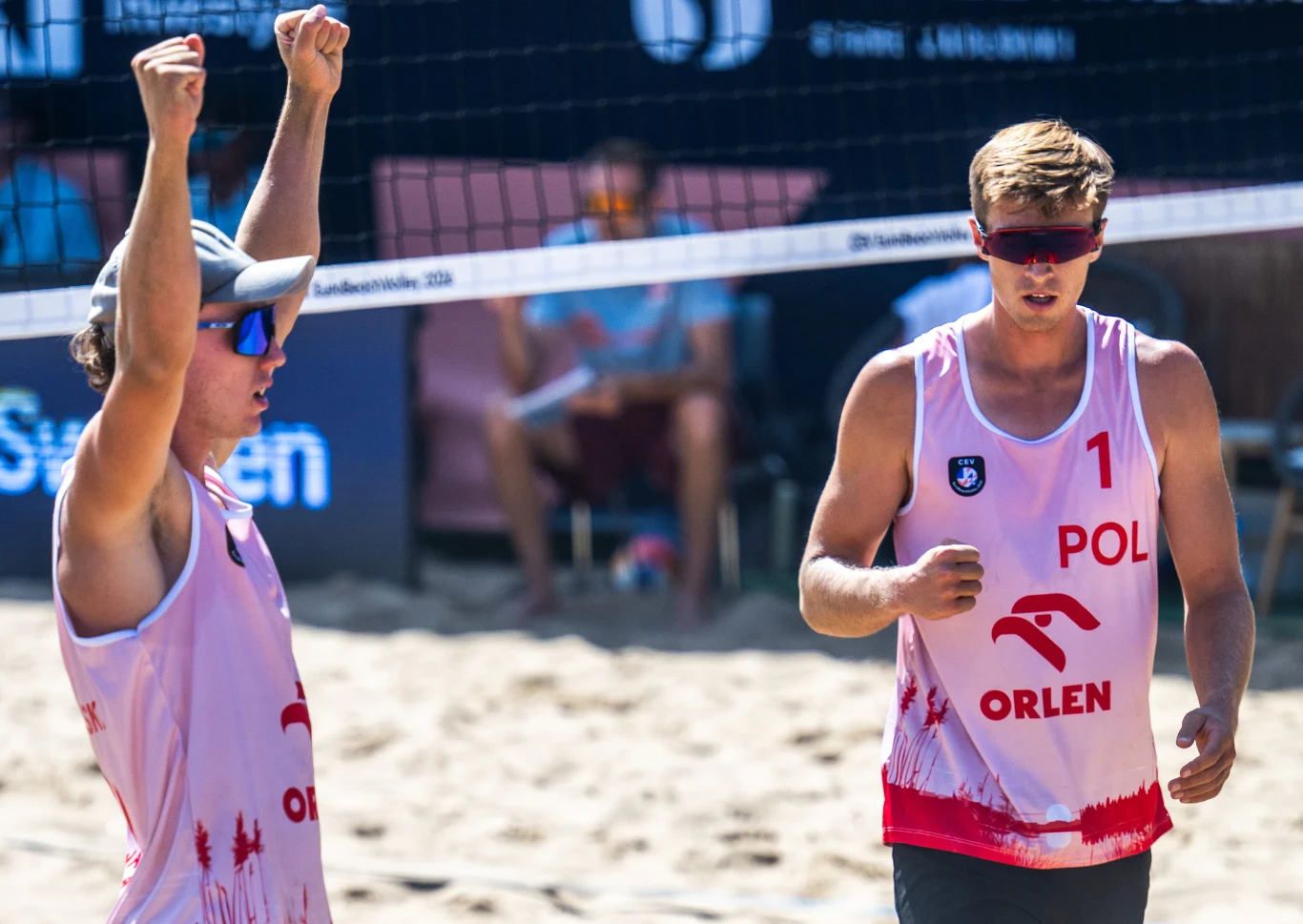 Jakub Krzemiński (z lewej) i Aleksander Czachorowski będą kontynuować wspólne występy Jakub Krzemiński i Aleksander Czachorowski w strojach Polski na piaskowym boisku siatkówki plażowej.