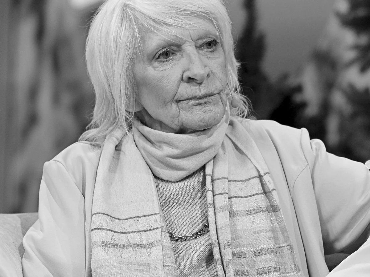 Nie żyje Joanna Rawik Joanna Rawik, wokalistka i aktorka, portret z okresu późniejszego życia.