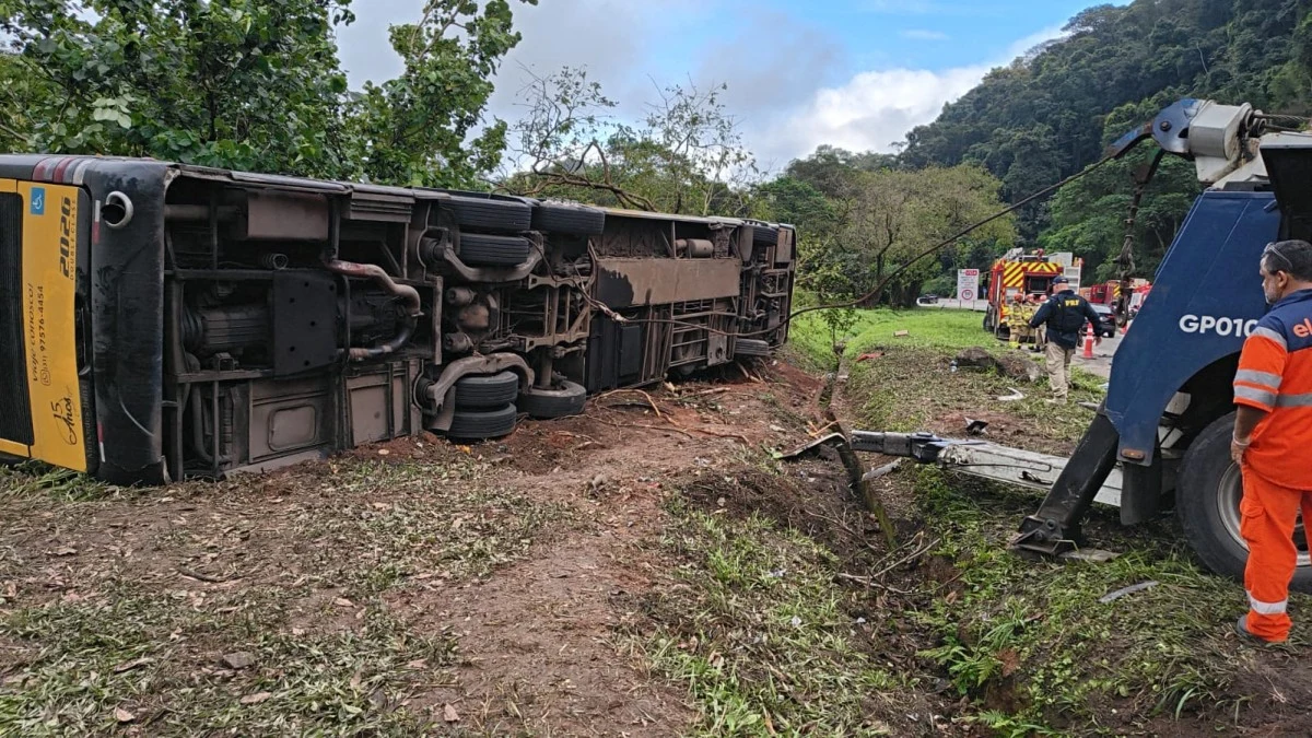 Brazylia. Poważny wypadek obok Petropolis. Nie żyje co najmniej 10 osób Wypadek autokaru w stanie Rio de Janeiro w Brazylii.