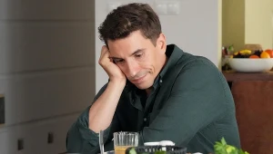 Tomasz (Jakub Sokołowski) będzie musiał podjąć decyzję, czy powiedzieć matce o swoich problemach z Oliwką