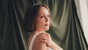 Jak zmienia się skóra po menopauzie? Pięć rzeczy, które warto wiedzieć