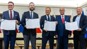 Sondaż: Polacy o wspólnej liście koalicji rządzącej (od lewej: Szymon Hołownia, Władysław Kosiniak-Kamysz, Donald Tusk, Włodzimierz Czarzasty i Robert Biedroń)