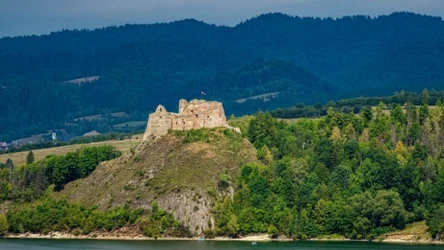 Zamek w Czorsztynie jest świetnym punktem widokowym
