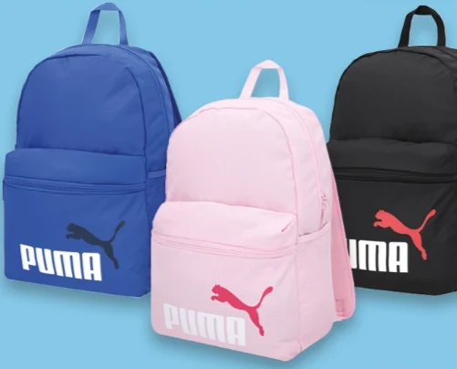 Trzy plecaki Puma w kolorach niebieskim, różowym i czarnym, każdy z dużą przednią kieszenią oraz wyraźnym logo marki na froncie.