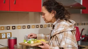 Jedz je regularnie. Te owoce dostarczają związki ważne dla mózgu