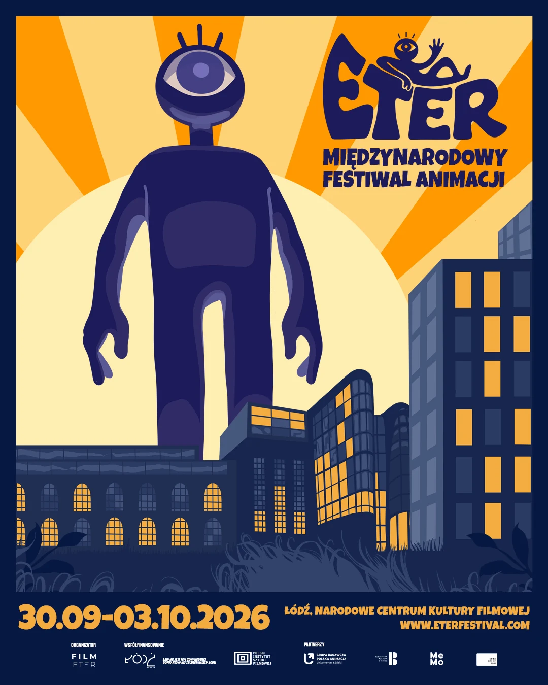 Plakat promujący 1. edycję ETER Anima Festival Fioletowa postać o pojedynczym, dużym oku i antenkach na głowie góruje nad sylwetkami nowoczesnych budynków na tle żółtego, wschodzącego słońca, obok wyraźne logo i informacje o Międzynarodowym Festiwalu Animacji Eter w Łodzi.