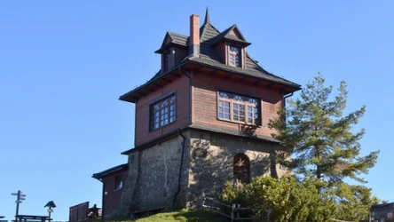 Beskid Wyspowy - Schronisko PTTK na Luboniu Wielkim.