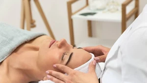 Kosmetyki hybrydowe: makijaż i pielęgnacja w jednym produkcie