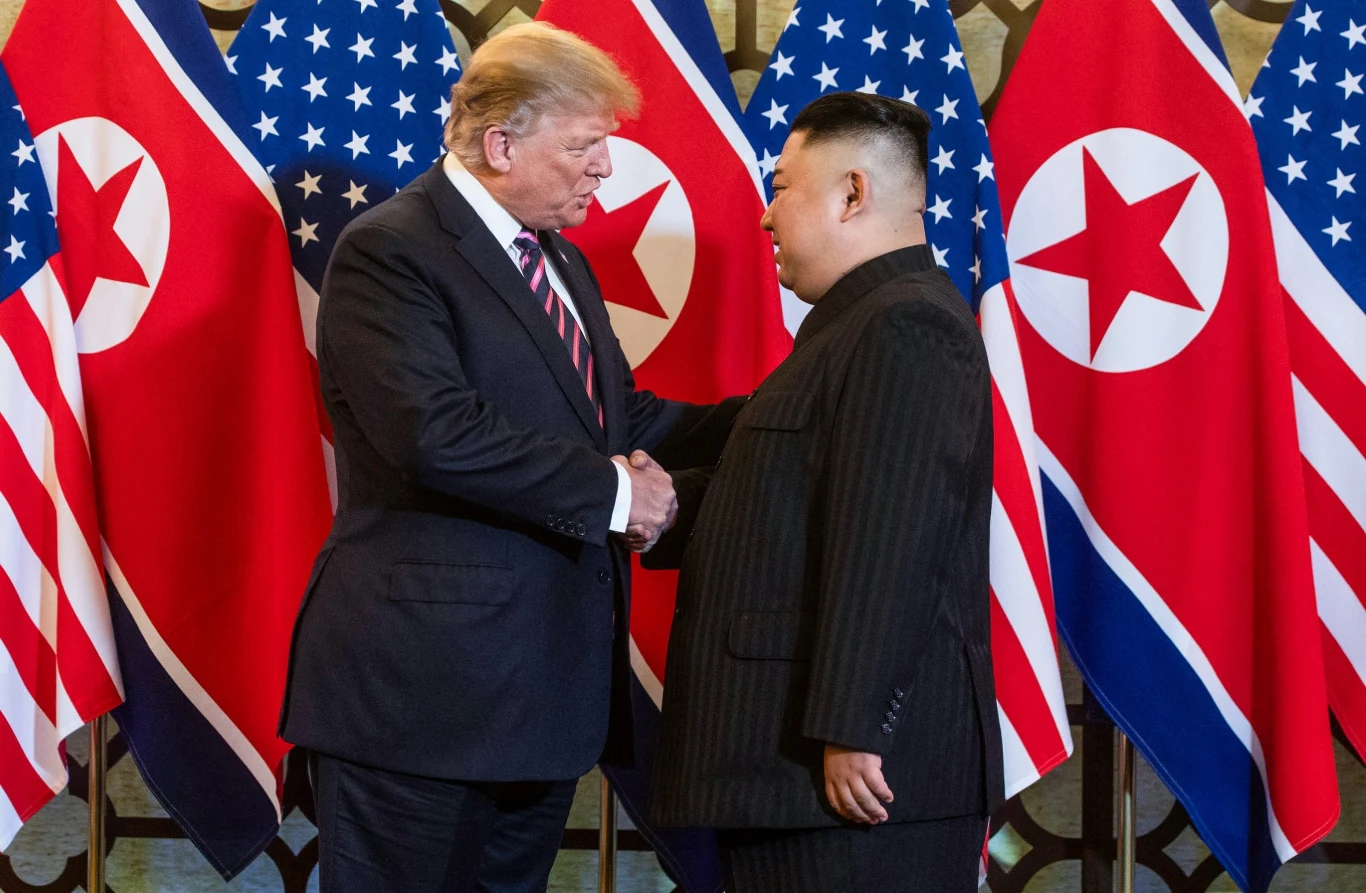 Donald Trump spotka się z Kim Dzong Unem. Pierwszy raz od 2019 roku (na zdj. poprzednie spotkanie przywódców) Prezydent USA Donald Trump i dyktator Korei Północnej Kim Dzong Un podczas spotkania w 2019 roku.