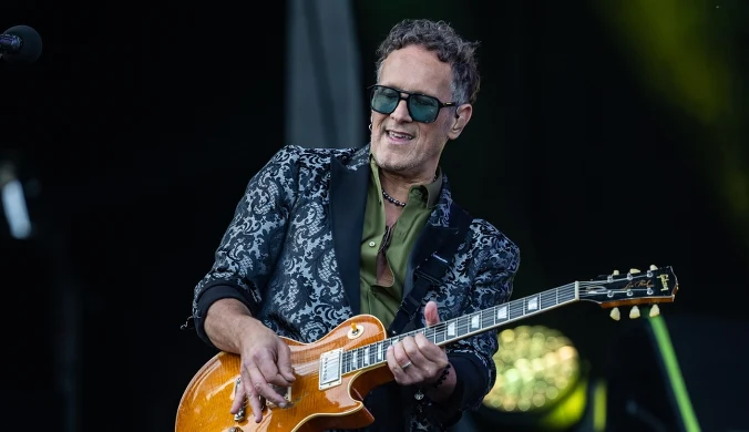 Gitarzysta Def Leppard poinformował o nawrocie choroby. Walczy z nią od lat