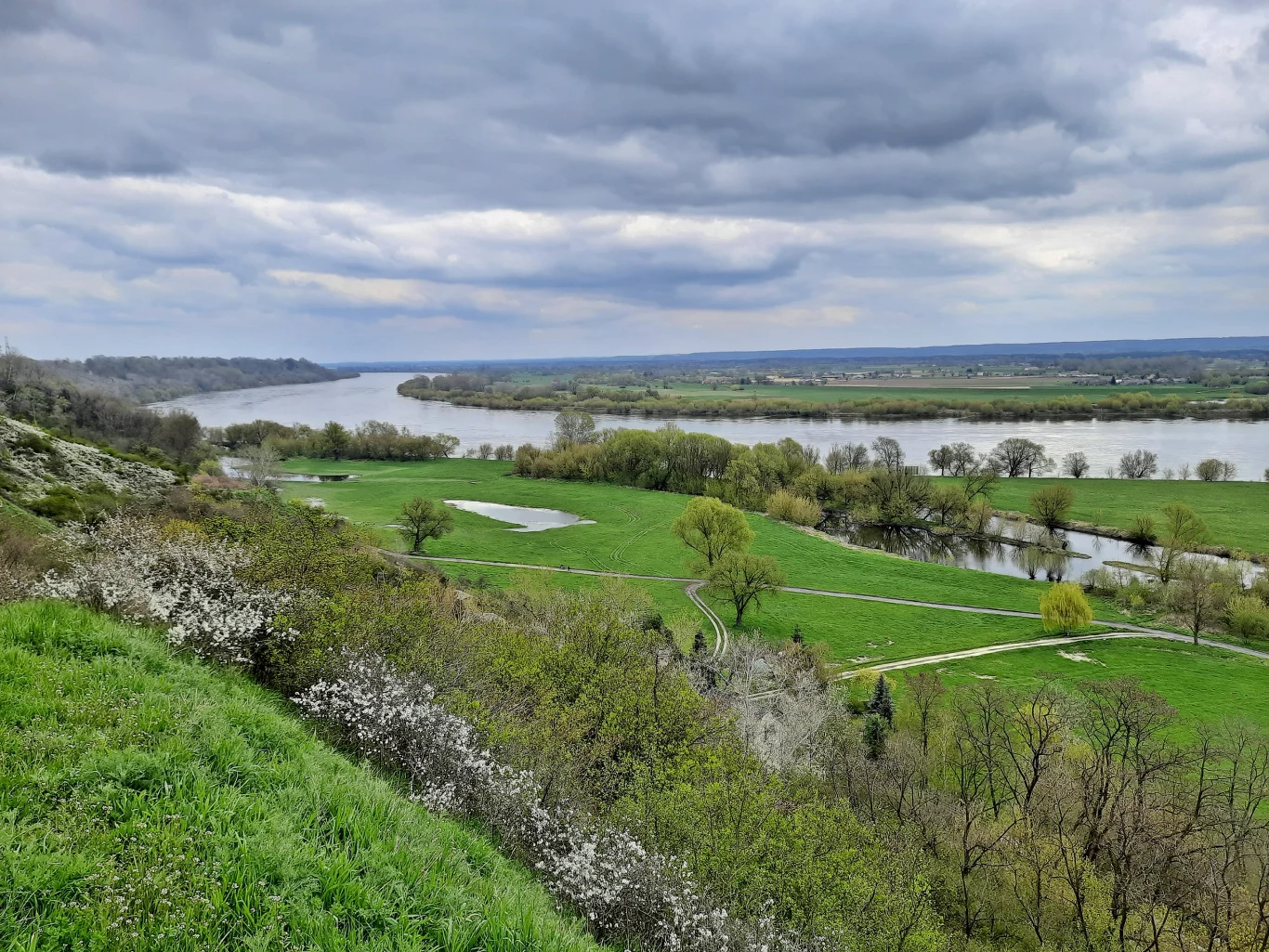 Czarcie Góry niedaleko Świecia: 10 km trasy, strome zbocza i panorama Wisły Czarcie Góry niedaleko Świecia: 10 km trasy, strome zbocza i panorama Wisły