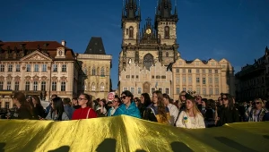 Ukraińcy manifestujący w czeskiej Pradze
