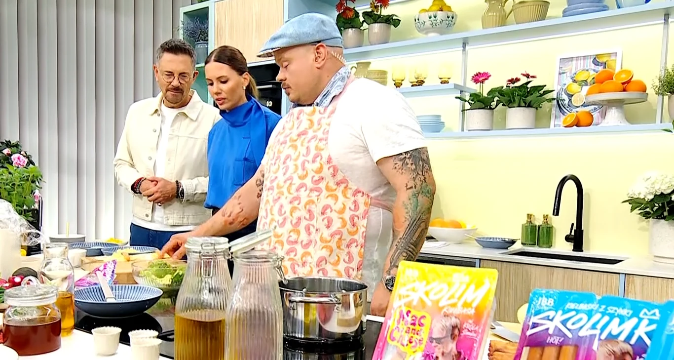 Flautas najlepiej smakują od razu po przygotowaniu, z porcją kremu z awokado