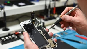 Serwisant smartfonów