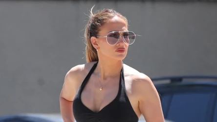 Jennifer Lopez ma 57 lat i zachwyca sylwetką. Po "50" zmieniła jedną rzecz