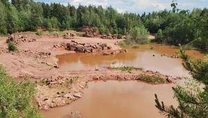 Kamieniołom Kopulak przyciąga pasjonatów geologii i fotografii.