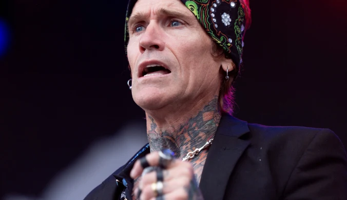 Słynny hardrockowy zespół Buckcherry miał wypadek. Poinformowali, że są "bezpieczni i cali". Ucierpiał inny pojazd