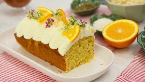 Ciasto kukurydziane z pomarańczowym kremem na bazie mascarpone i białej czekolady