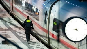 Kolejarze w Niemczech postawili rządowi ultimatum: Sparaliżujemy ruch. Reakcja na falę ataków
