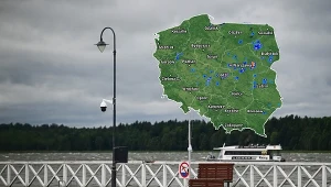 Ciemne chmury zasnują niebo, zrobi się burzowo. Zostało niewiele czasu