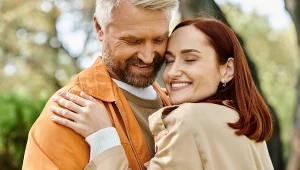 Młodsza partnerka to dłuższe życie? 5 naukowych faktów, które zaskakują