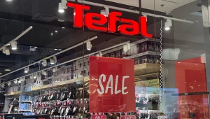 Carrefour przecenił patelnię Tefal do 69,99 zł. Ten model może posłużyć przez lata