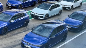 Golf R to najmocniejsza odmiana popularnego Volkswagena. Ma 333 KM i napęd na cztery koła 4Motion.