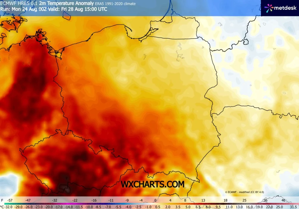 Mapa Europy Środkowej z wyraźnie zaznaczonymi anomaliami temperatury, gdzie Polska oraz część Niemiec i Czech pokazują znaczne odchylenia temperatury powyżej średniej, zaznaczone intensywnymi odcieniami czerwieni i pomarańczu.