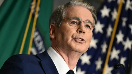 Amerykański sekretarz skarbu Scott Bessent zapowiedział, że USA będzie ogłaszać regularnie nowe sankcje wtórne na Iran