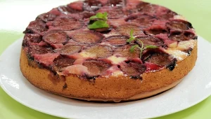 To ciasto ze śliwkami piekę "do góry nogami". Owoce w nim nie opadają