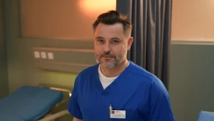 Borys (Marcin Zacharzewski) nagle przerwie dyżur. Przerażony lekarz uzna, że dostał zawału