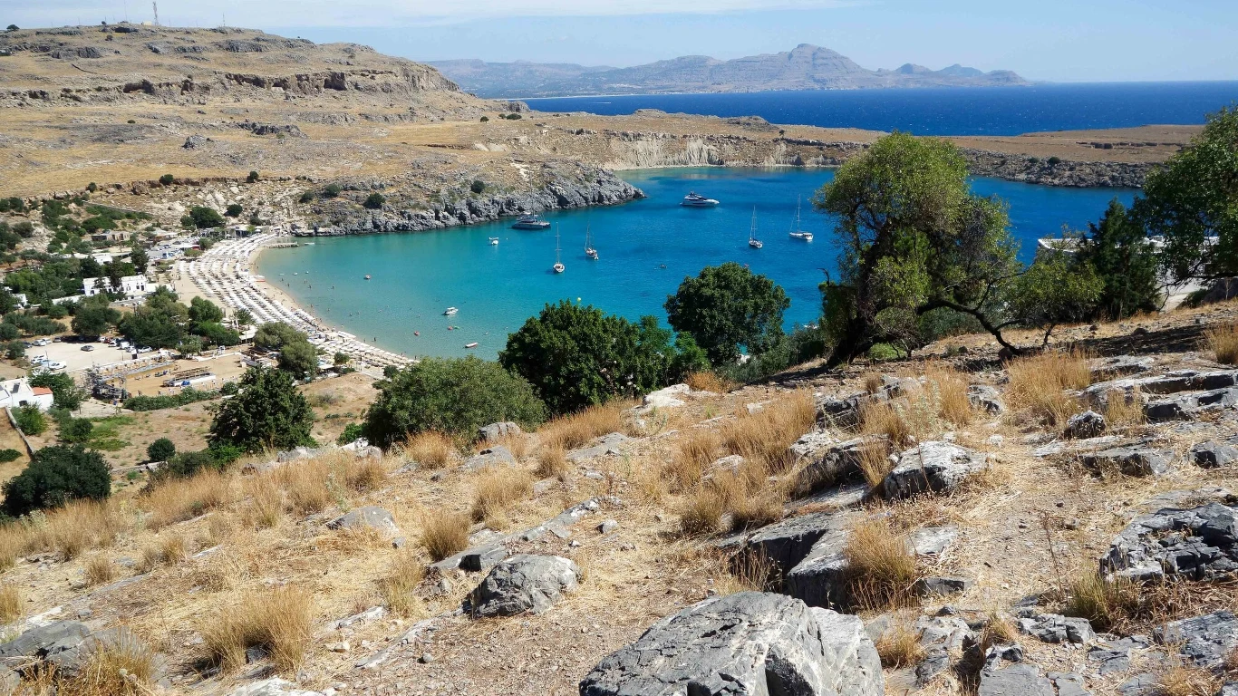 Rodos zachwyca pięknymi plażami, malowniczym Lindos i wieloma innymi miejscami wartymi odwiedzenia. Rodos zachwyca pięknymi plażami, malowniczym Lindos i wieloma innymi miejscami wartymi odwiedzenia.