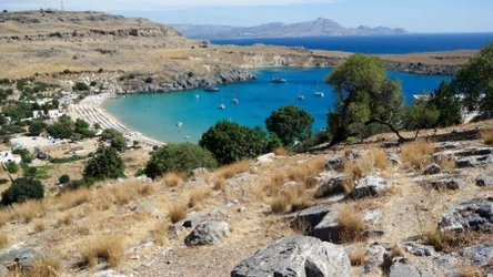 Rodos zachwyca pięknymi plażami, malowniczym Lindos i wieloma innymi miejscami wartymi odwiedzenia.