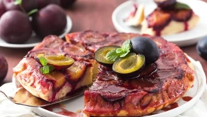 Odwrócone ciasto ze śliwkami