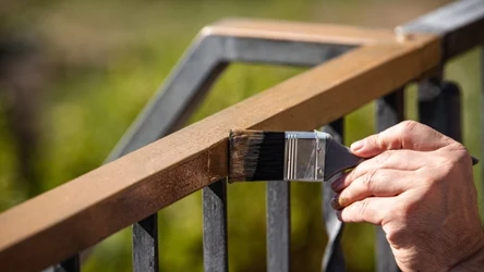 Czy można przemalować balkon lub balustradę w bloku? Sprawdź, zanim zaczniesz remont