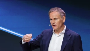 Oliver Blume, prezes Grupy Volkswagen, broni planu głębokiej restrukturyzacji koncernu. Zapewnia, że liczba 50 tys. etatów jest teoretycznym wyliczeniem, a nie zatwierdzonym celem zwolnień.