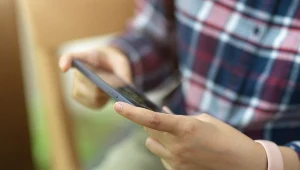 Szlaban na telefon. Jak szkoły będą egzekwowały nowy zakaz?