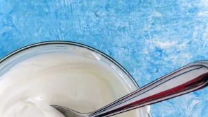 Co lepsze podczas odchudzania: jogurt naturalny czy skyr?